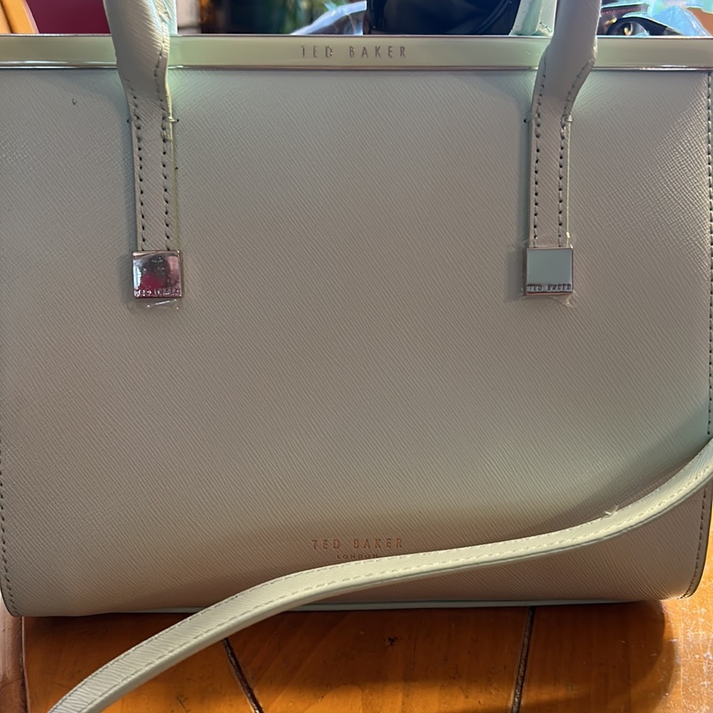 Ted Baker🎉HP🎉Tabitha mint green leather& floral convertible crossbody - Picture 3 of 15